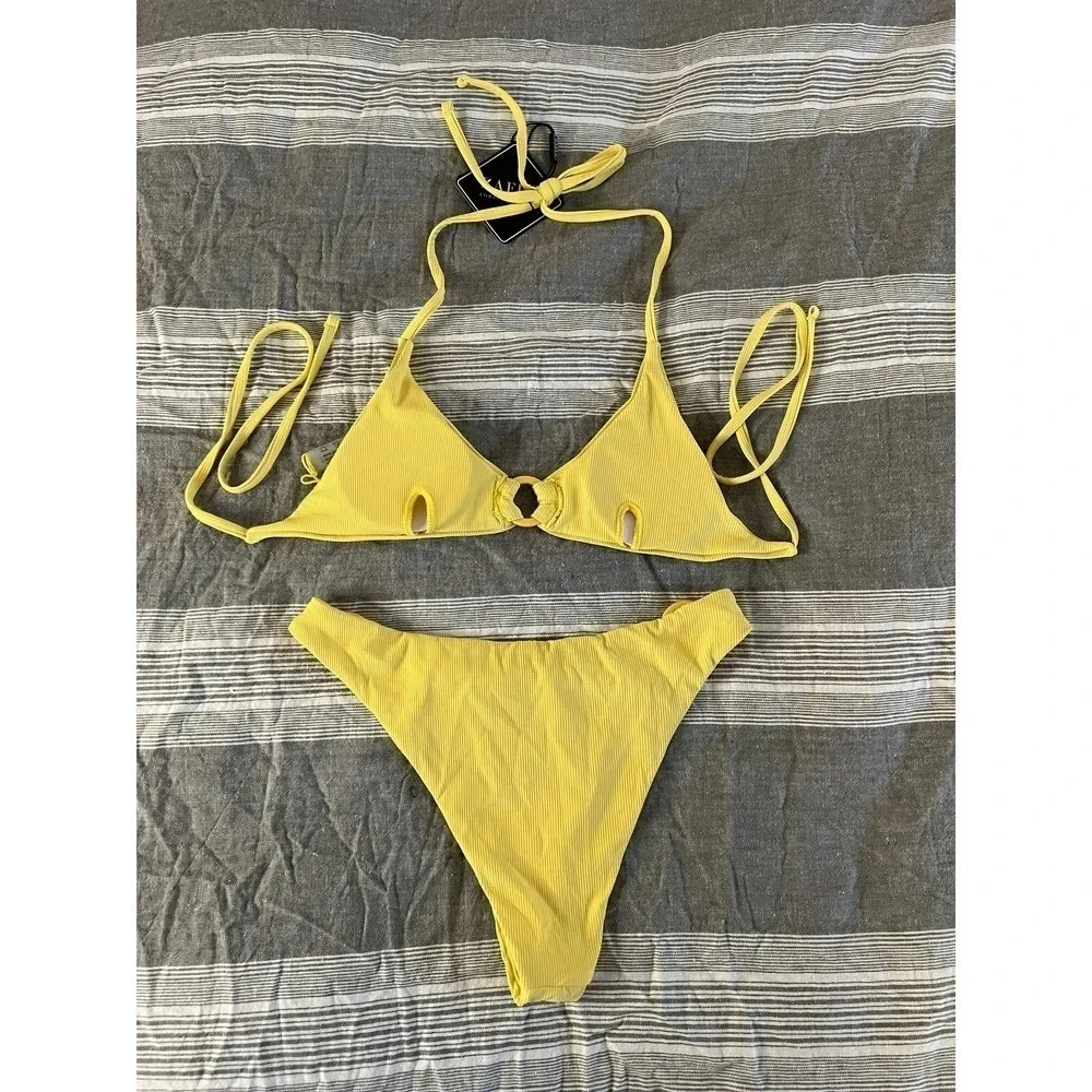 Bikini - Picture 2 of 2